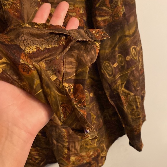 ⭐️ 2/$10 - Orange patterned button down - Picture 2 of 4